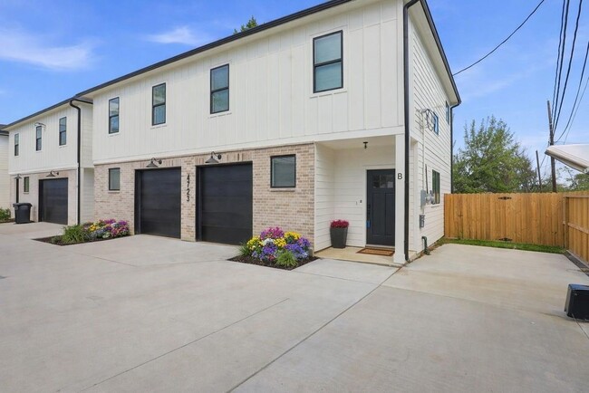 Building Photo - 4723 Mallow St Unit B