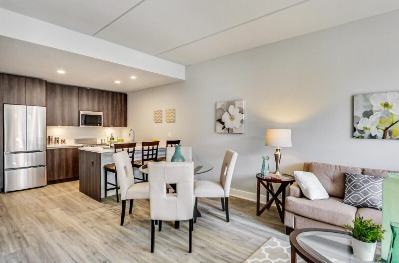 Photo - 611 W Division St