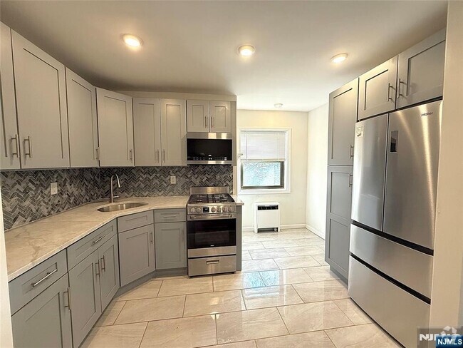Building Photo - 3071 Edwin Ave Unit 1F Rental