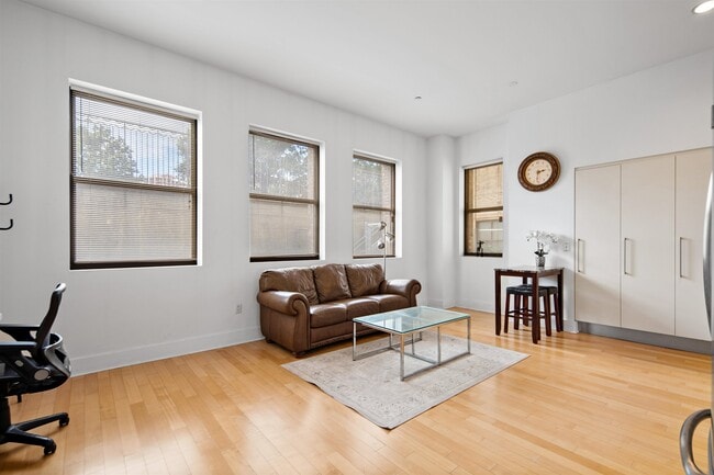 Building Photo - 4 Beacon Way Unit 15