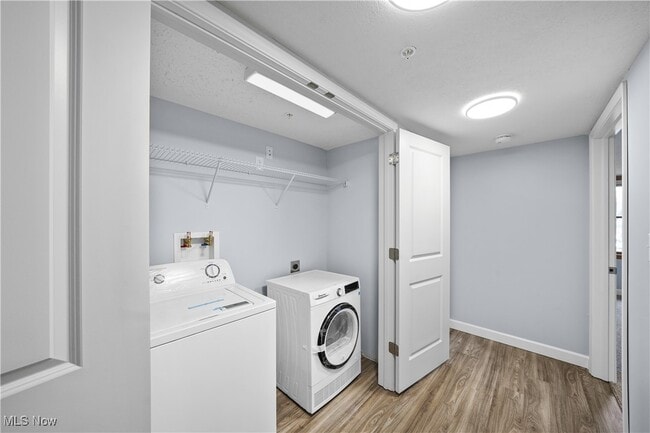 Building Photo - 1765 Merriman Rd Unit 303