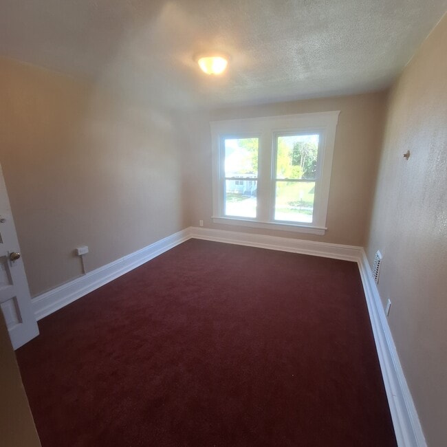 Photo - 2282 E 100th St