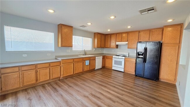 Photo - 628 Port Talbot Ave
