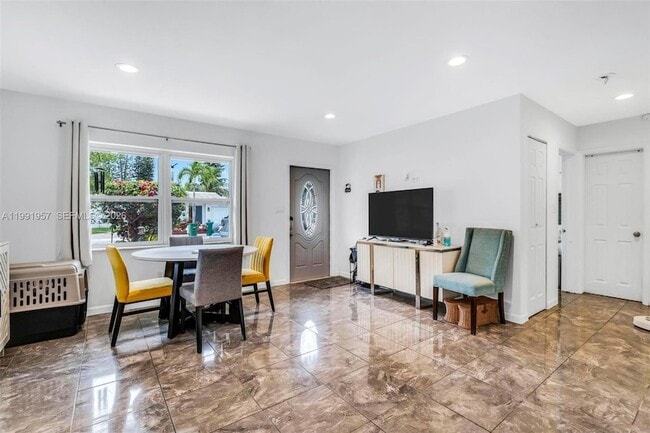 Photo - 7211 NW 76th St