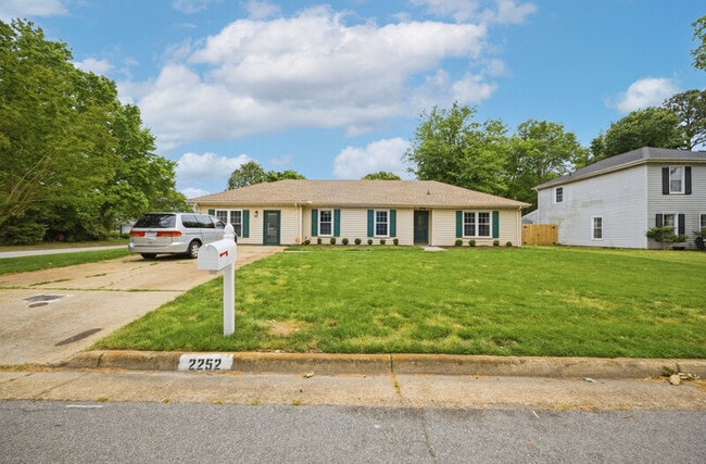 Photo - 2252 Newstead Dr