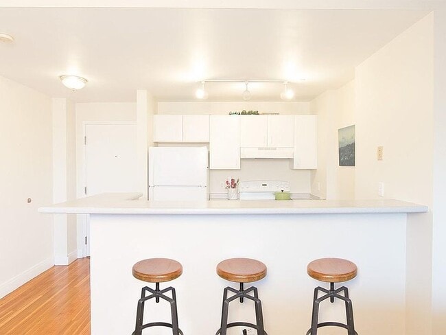 534 Beacon St Unit 803