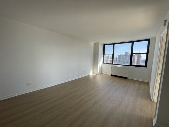 Photo - 200 E 27th St Unit 17