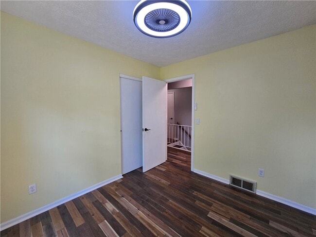 Photo - 9 Hepatica Ln