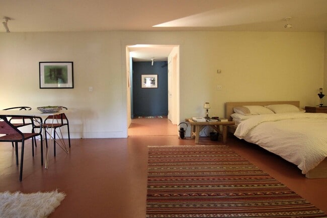 Photo - 20 Dickinson St Unidad Studio Apartment