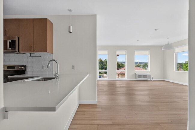 02 Line - 2 Bed, 2 Baths