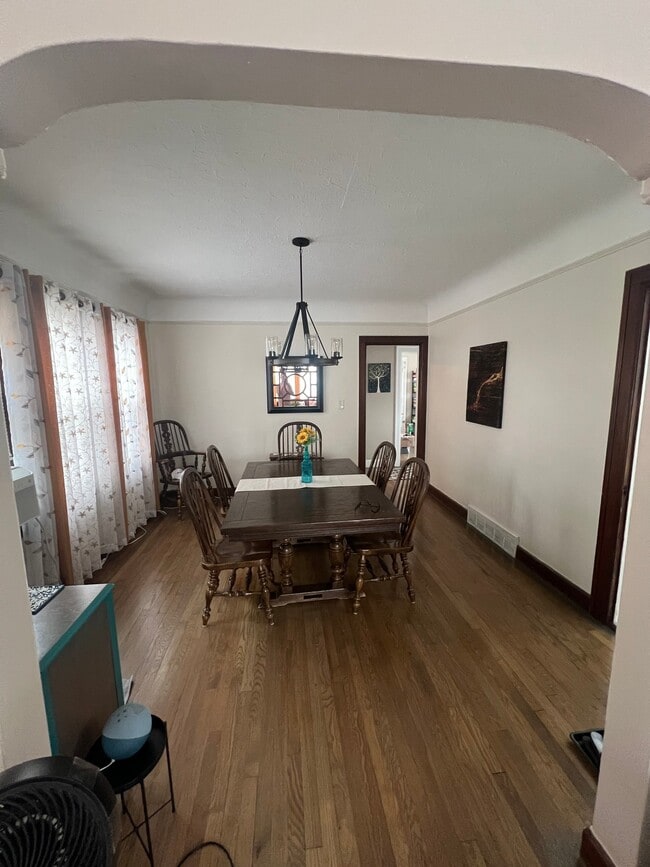 5572 3 Mile Dr Unit 1