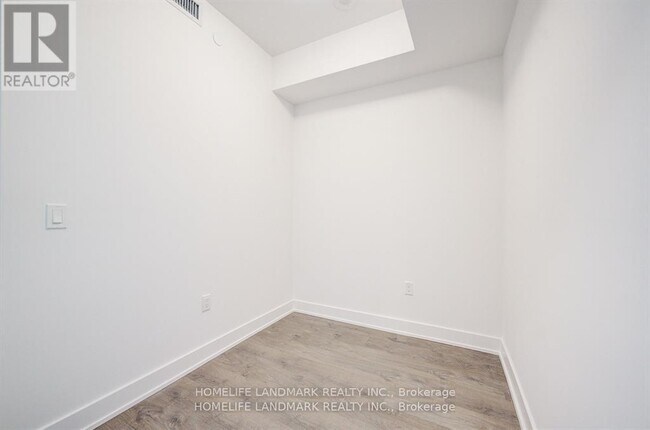 Photo - 2333 Khalsa Gate Unité 313