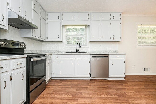 Photo - 2807 Hickory Ln