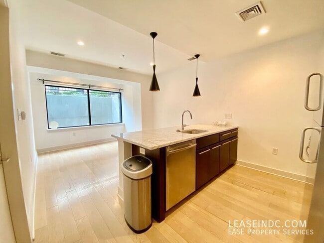 Photo - 1634 14th St NW Unidad #T002