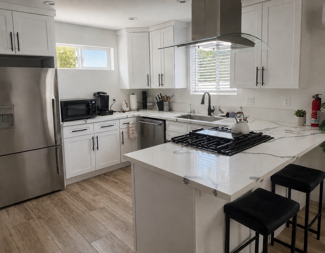 Photo - 7803 White Oak Ave