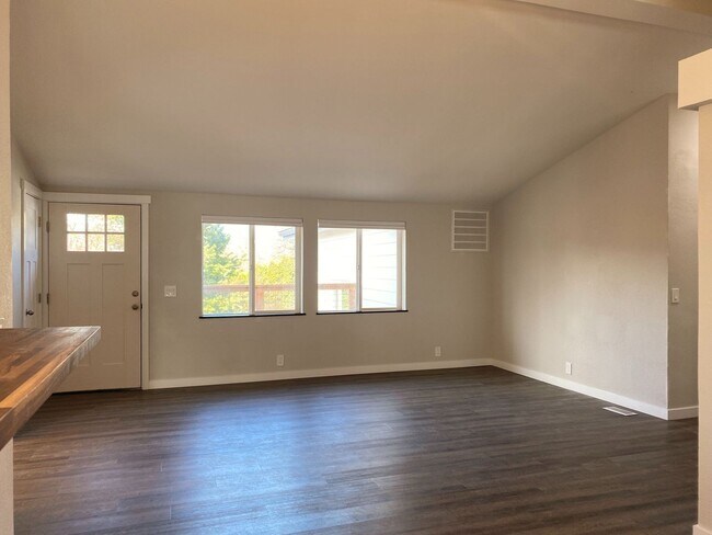 Photo - Beautifully Remodeled in Cascade Locks