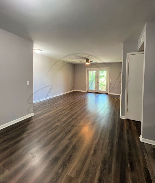 Bright and Airy Second-Floor Apartment wit... - Bright and Airy Second-Floor Apartment wit...
