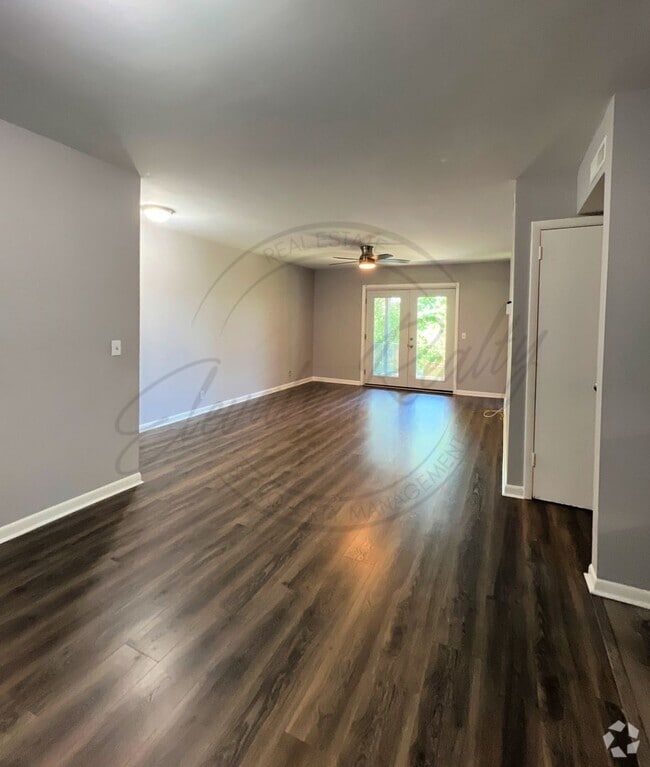 Building Photo - Bright and Airy Second-Floor Apartment wit...