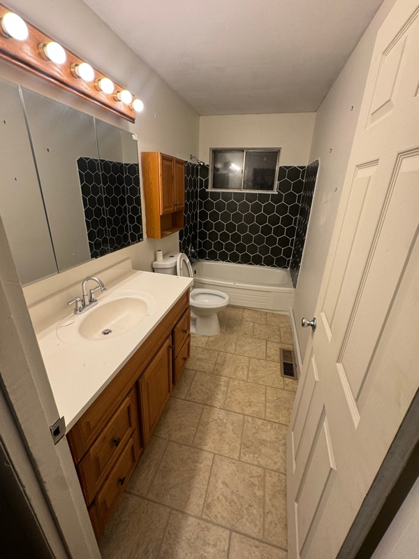 Photo - 4737 E 174th St