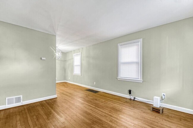 Photo - 4707 B St SE