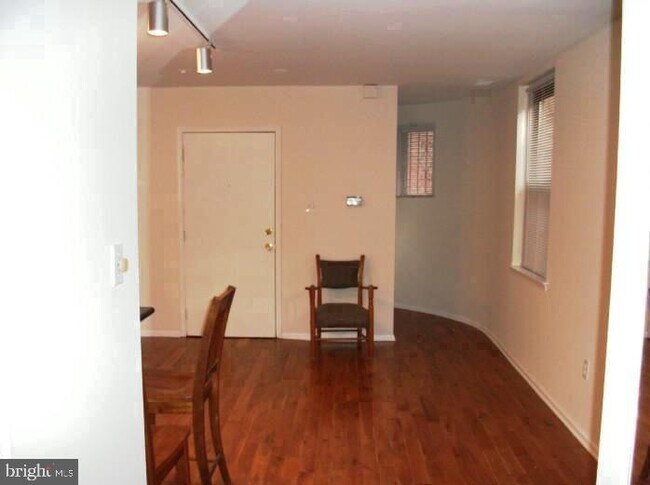Photo - 912 Spruce St Unit 5