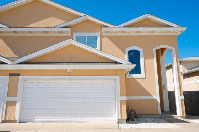 Building Photo - 15433 Cruiser St