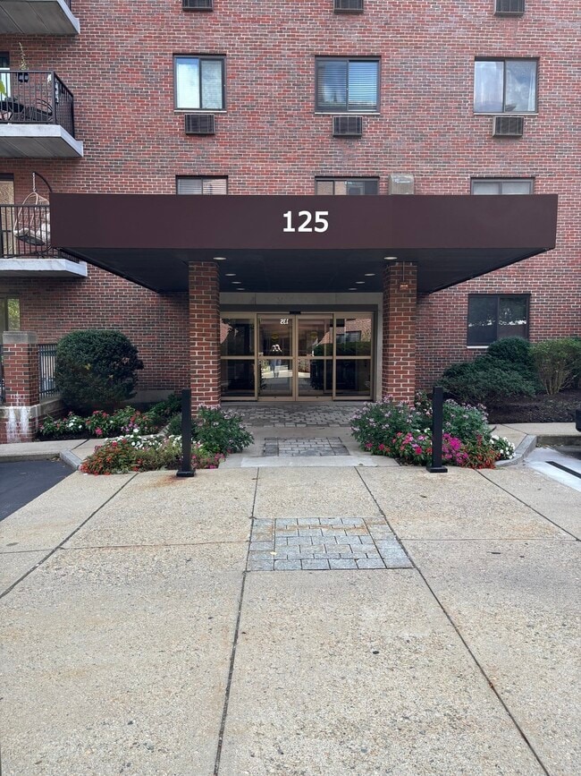 Building Photo - 125 Pleasant St Unit 608