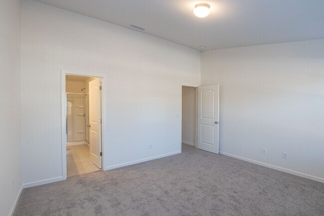 Photo - BEAUTIFUL 2 Bedroom Townhome in Cox Mill District MOVE IN SPECIAL - 1 MONTH FREE