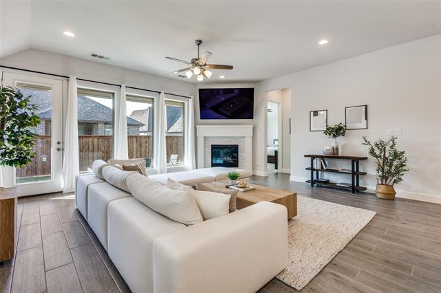 Photo - 904 Saffold Trl