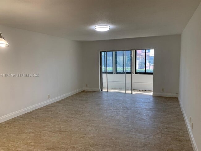 Building Photo - 4045 NW 16th St Unit 107