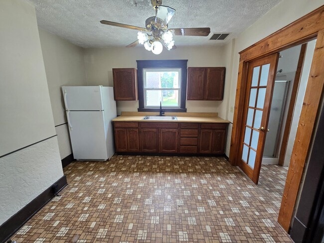 Photo - 1335 Highland Ct