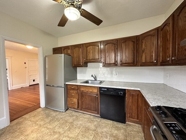 Photo - 907 Gay St