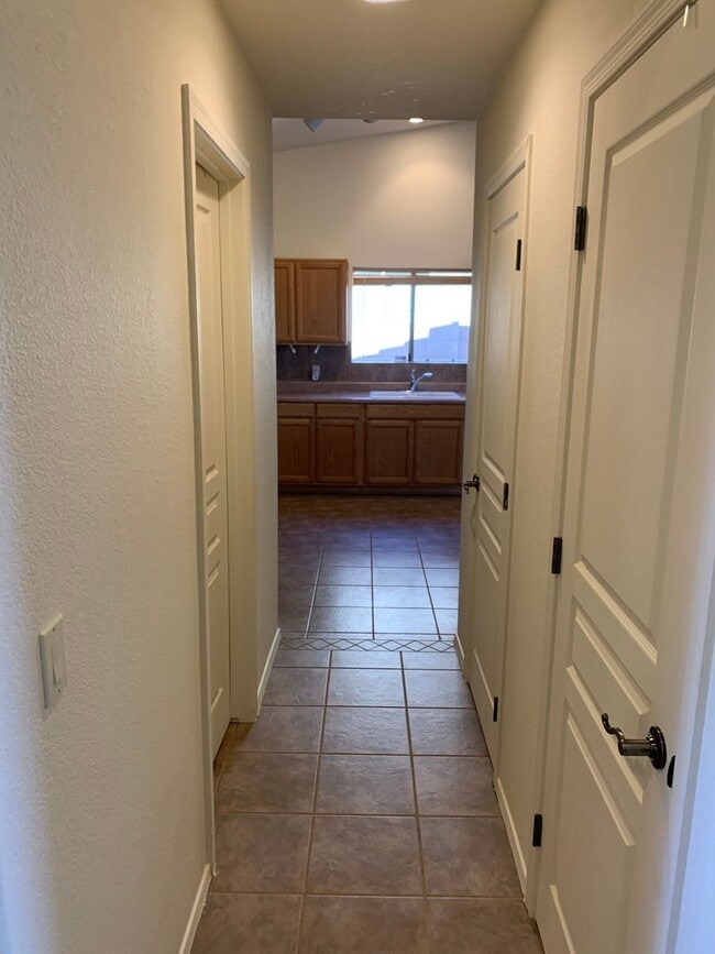 Photo - 4BD/2BA/2CG 1900 sf in Canyon de Flores subdivision, Sierra Vista, AZ