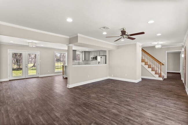 Photo - 421 Willowdale Blvd