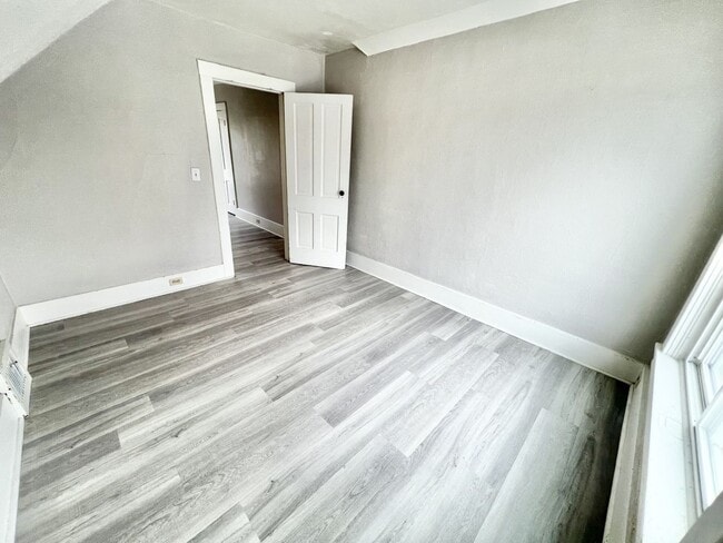 Photo - 908 W Bell Ave Unit Upper