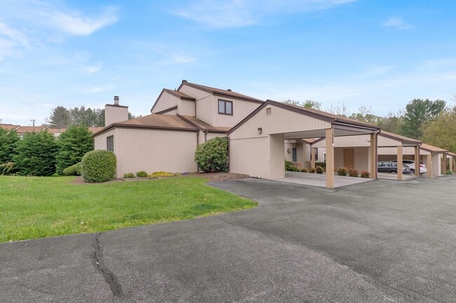 Photo - 1060 Pebble Dr