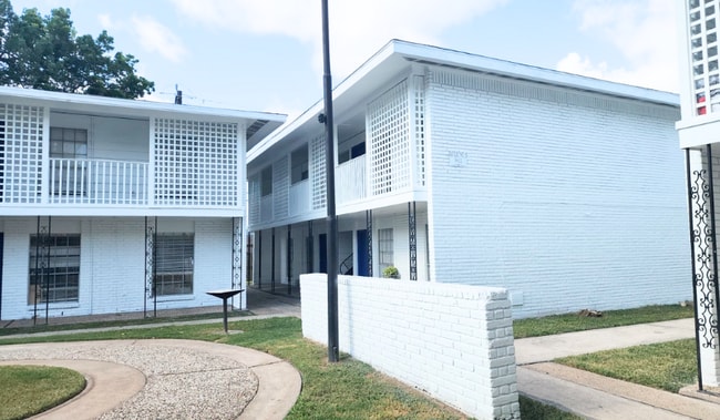 Photo - 4742 Yale Apartments