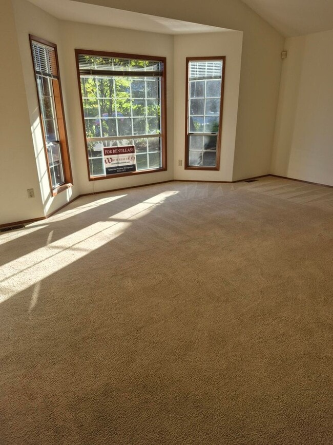 Building Photo - Bothell. Woodinville. Snohomish County. Ga... Rental
