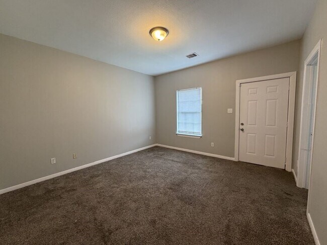 3118 Barberry Dr