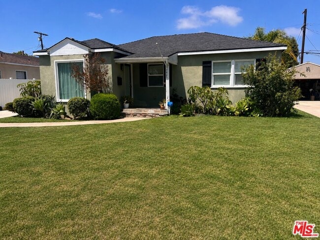 Building Photo - 7865 Bleriot Ave