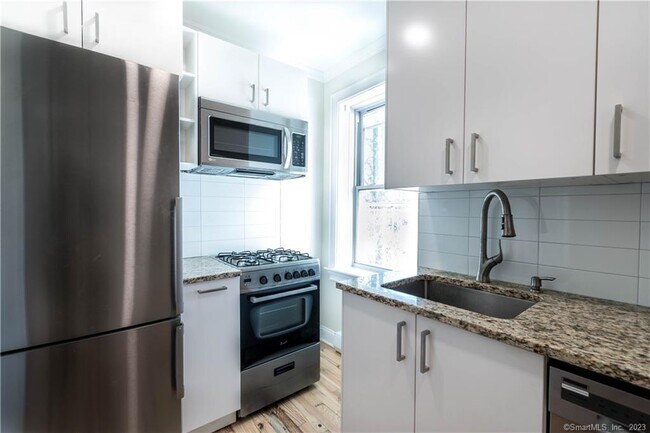 Photo - 140 Woodside Green Unit 2B