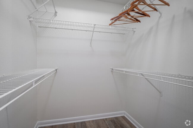 2BR, 2BA - 981SF - Second Closet