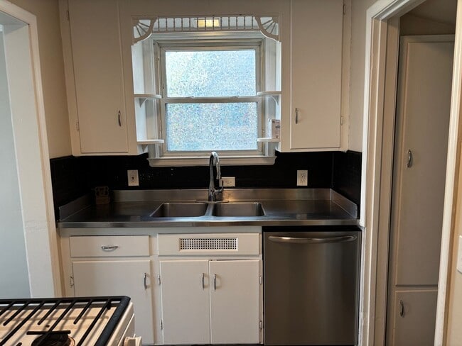 Photo - 3 bed 2 bath bungalow