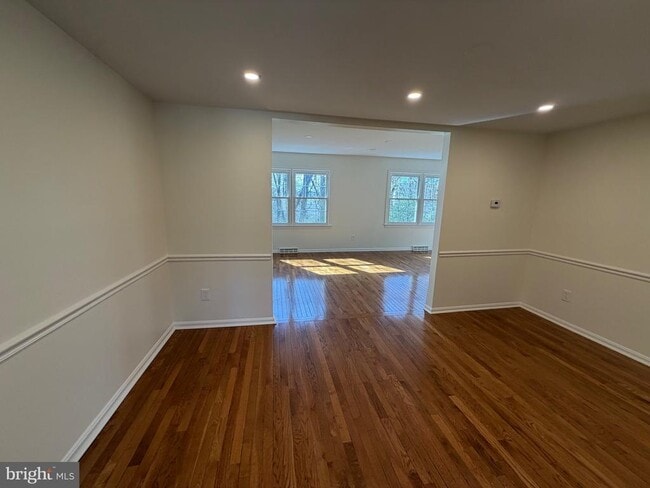 Photo - 2998 Covington St