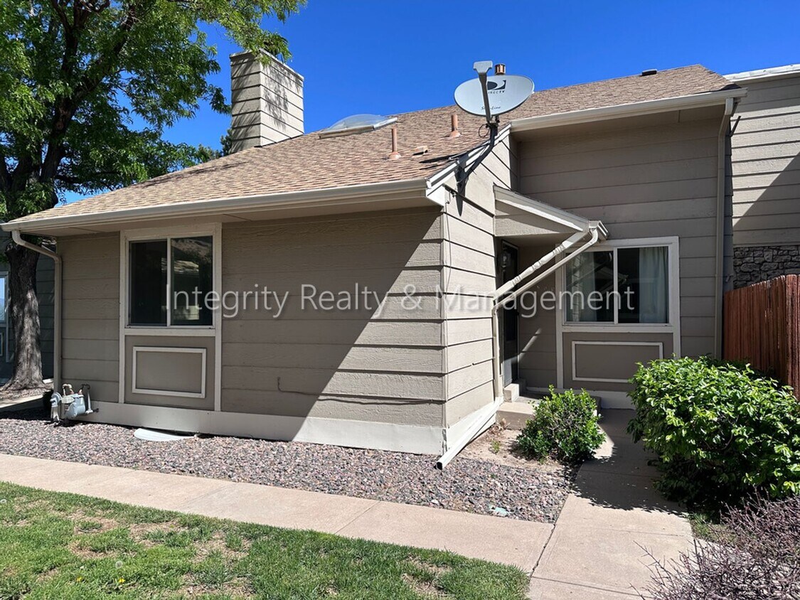 Photo - 3 Bed/1.5 Bath, 1,468 Sqft - 3860 S Atchison Way #B Aurora, CO 80014