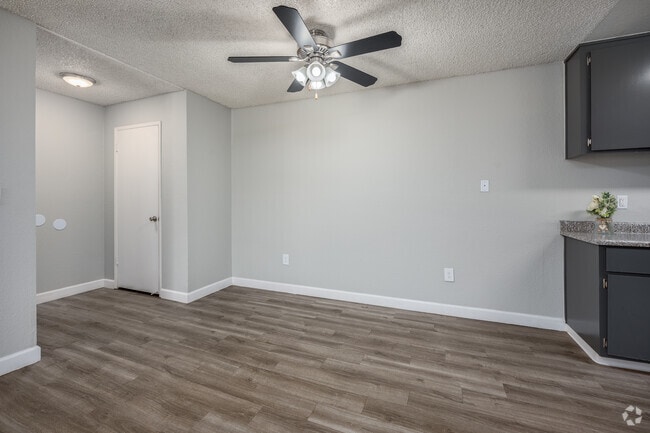 1BR, 1BA - 775SF - Dining Room