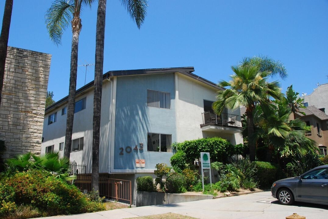 Photo - 2043 Beachwood Drive,