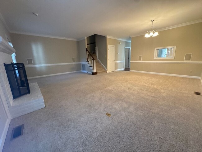 Photo - Spacious and inviting 3-bedroom