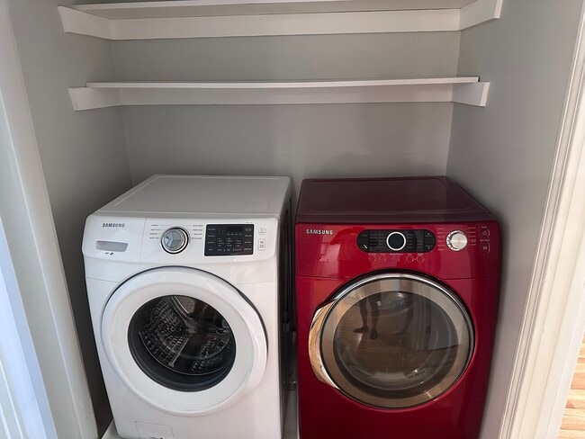 In-unit washer/dryer - 6 Walden Dr Unit #7