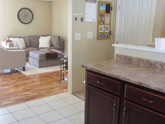901 Mammoth Rd Unit 6